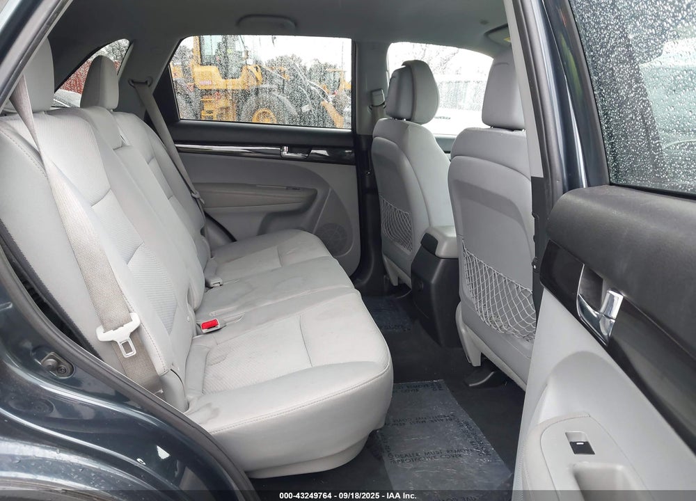 2011 KIA SORENTO VIN: 5XYKT4A13BG106034