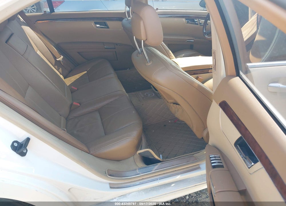 2008 MERCEDES-BENZ S 550 VIN: WDDNG71X78A212198