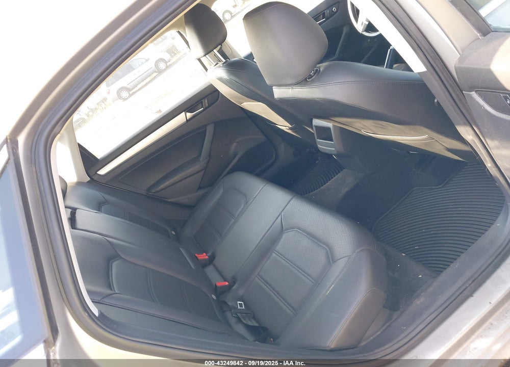 2012 VOLKSWAGEN PASSAT VIN: 1VWBP7A32CC053028