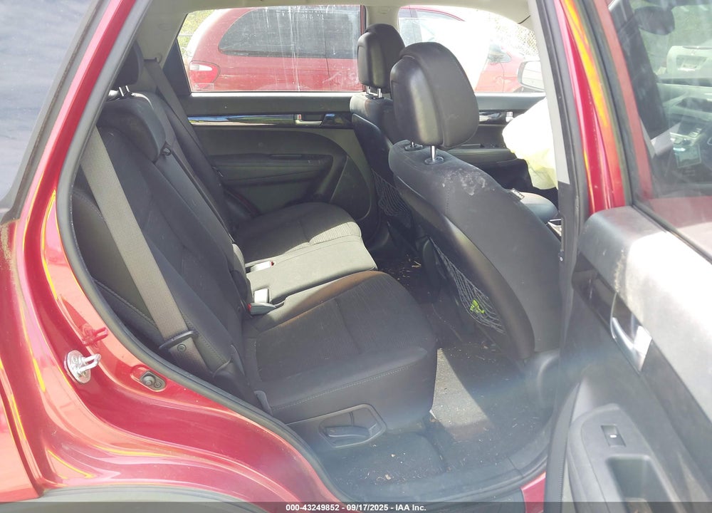 2014 KIA SORENTO VIN: 5XYKTCA66EG500301