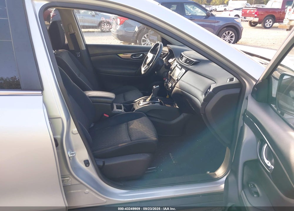 2017 NISSAN ROGUE VIN: JN8AT2MV8HW277702