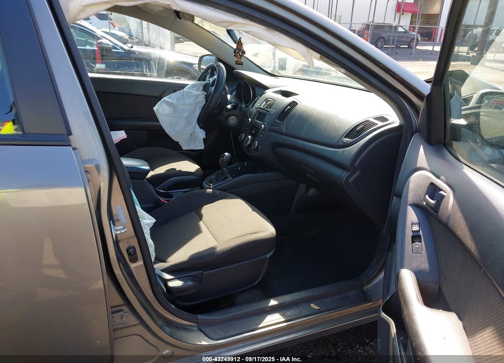 2011 KIA FORTE VIN: KNAFU5A25B5411389