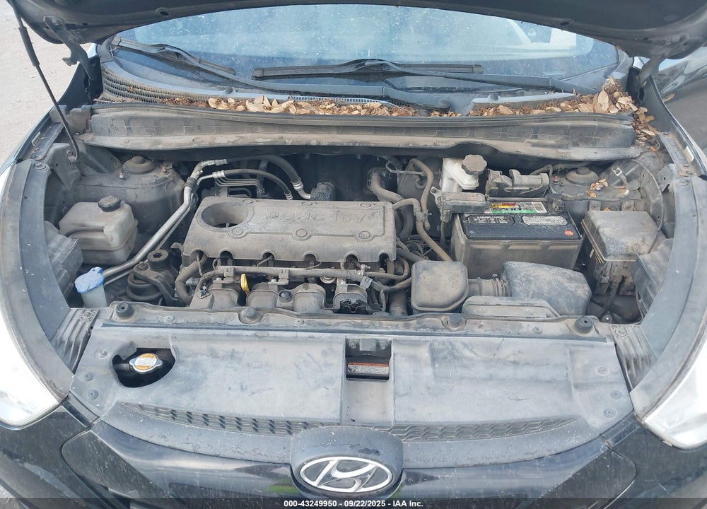 2011 HYUNDAI TUCSON VIN: KM8JU3AC0BU305895