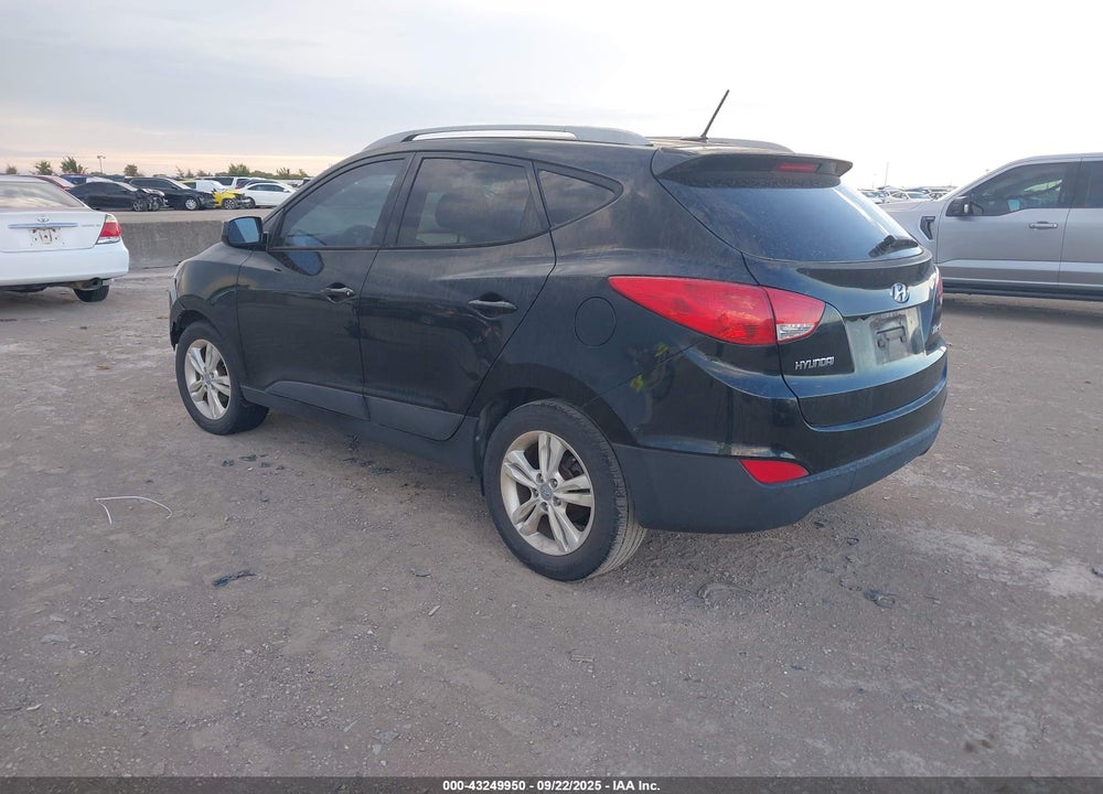 2011 HYUNDAI TUCSON VIN: KM8JU3AC0BU305895