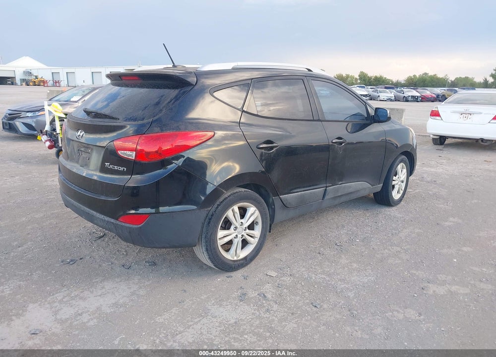 2011 HYUNDAI TUCSON VIN: KM8JU3AC0BU305895