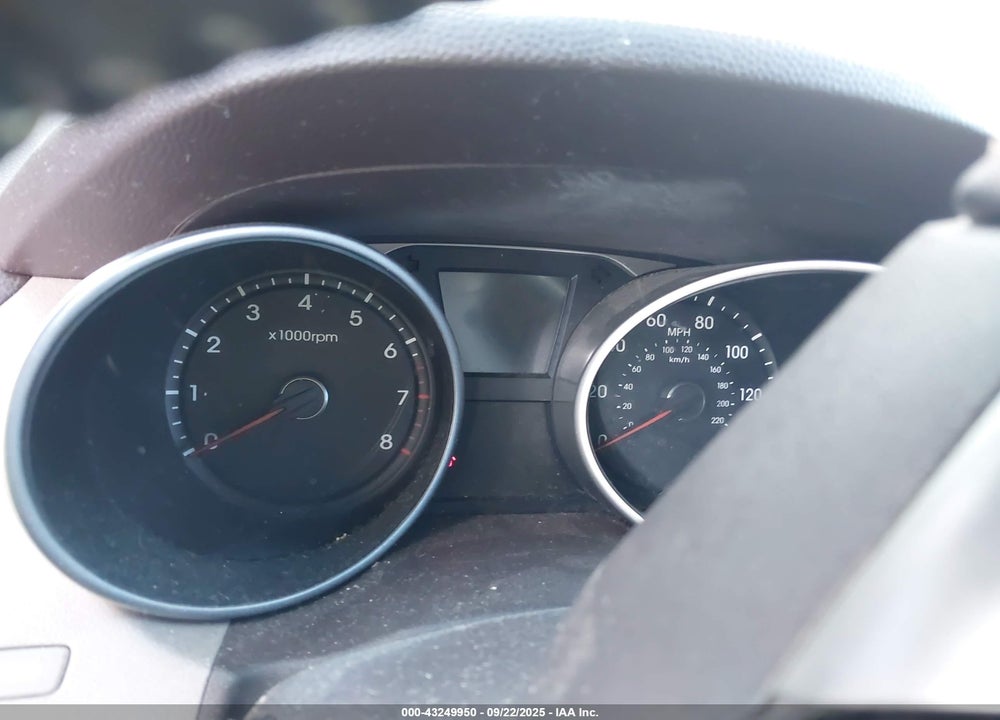 2011 HYUNDAI TUCSON VIN: KM8JU3AC0BU305895