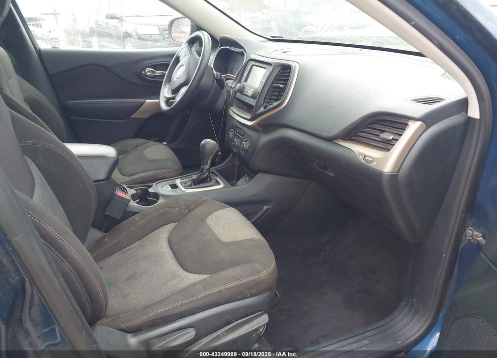 2018 JEEP CHEROKEE LATITUDE FWD VIN: 1C4PJLCB5JD538696