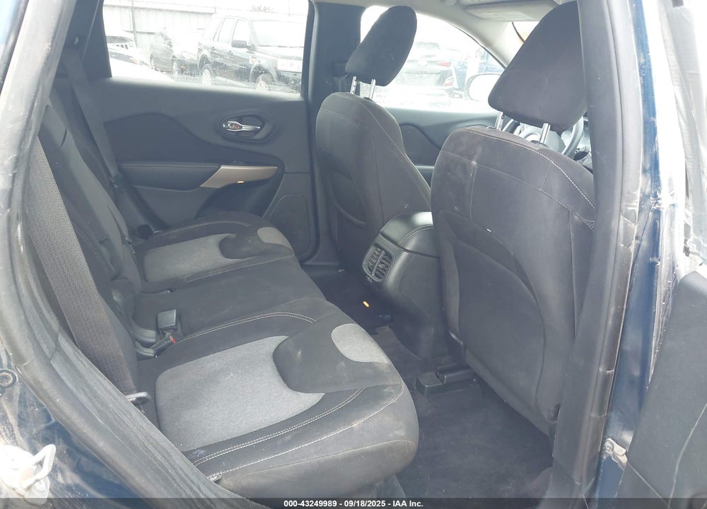 2018 JEEP CHEROKEE LATITUDE FWD VIN: 1C4PJLCB5JD538696
