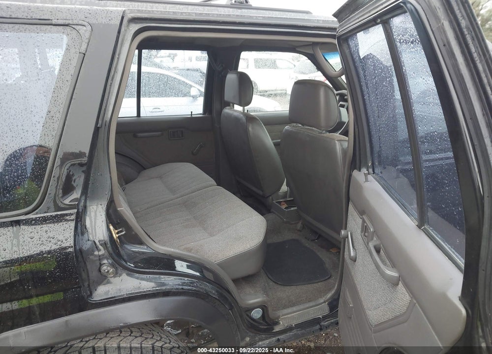 1992 NISSAN PATHFINDER XE VIN: JN8HD17S8NW034409