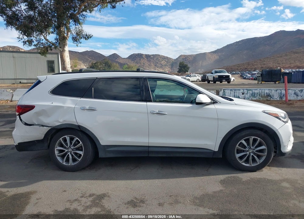 2017 HYUNDAI SANTA FE VIN: KM8SMDHF6HU222183