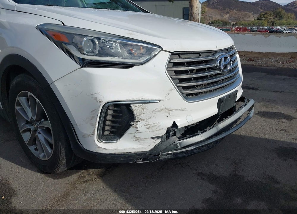 2017 HYUNDAI SANTA FE VIN: KM8SMDHF6HU222183