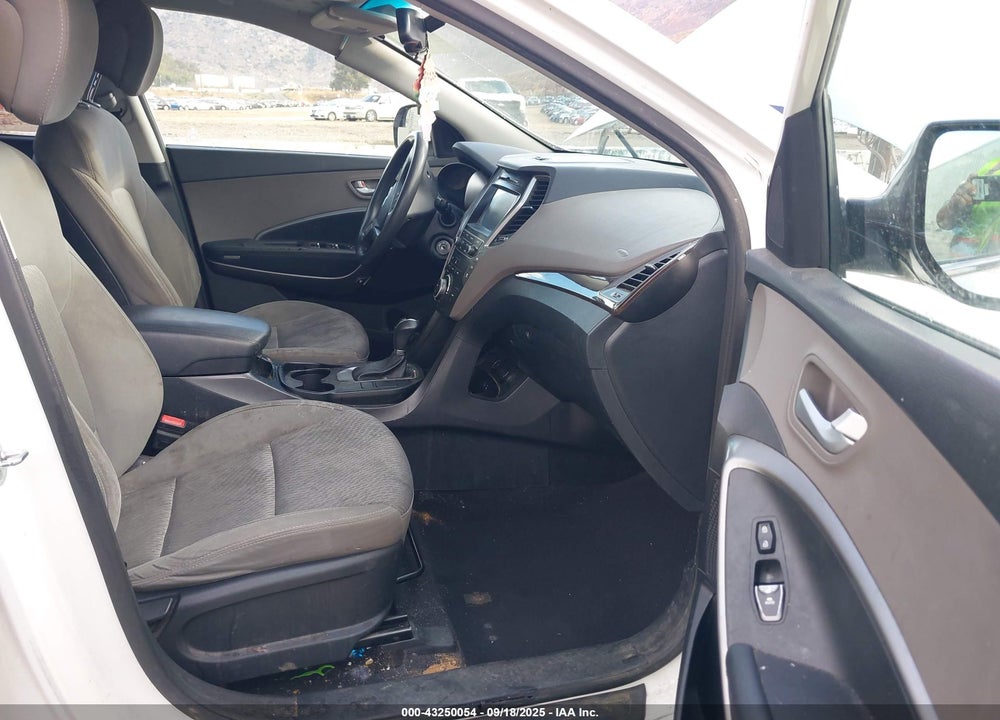 2017 HYUNDAI SANTA FE VIN: KM8SMDHF6HU222183
