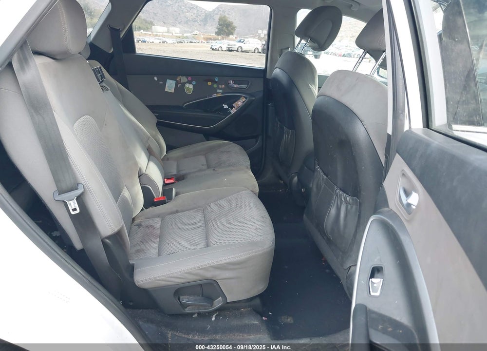 2017 HYUNDAI SANTA FE VIN: KM8SMDHF6HU222183