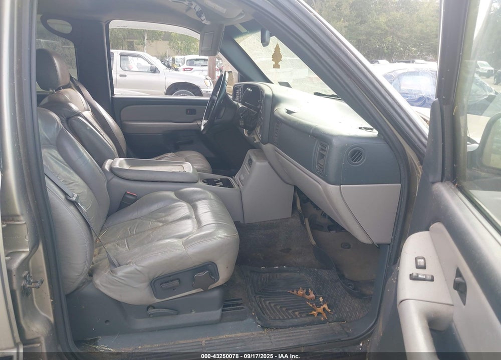 2001 CHEVROLET TAHOE LS VIN: 1GNEK13T81J128856