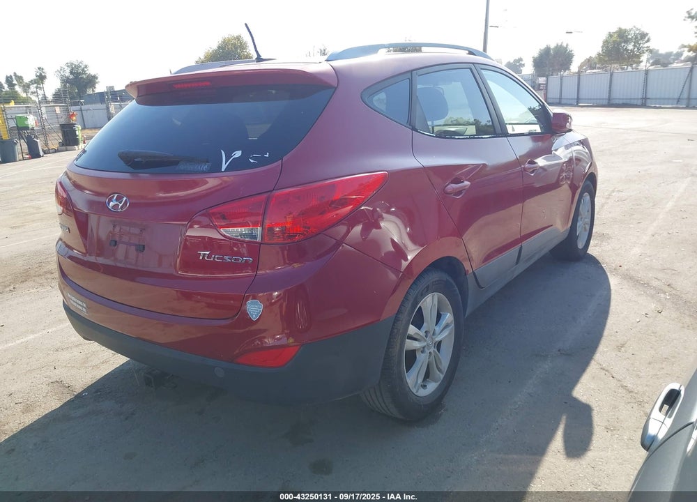 2011 HYUNDAI TUCSON VIN: KM8JU3AC0BU157828