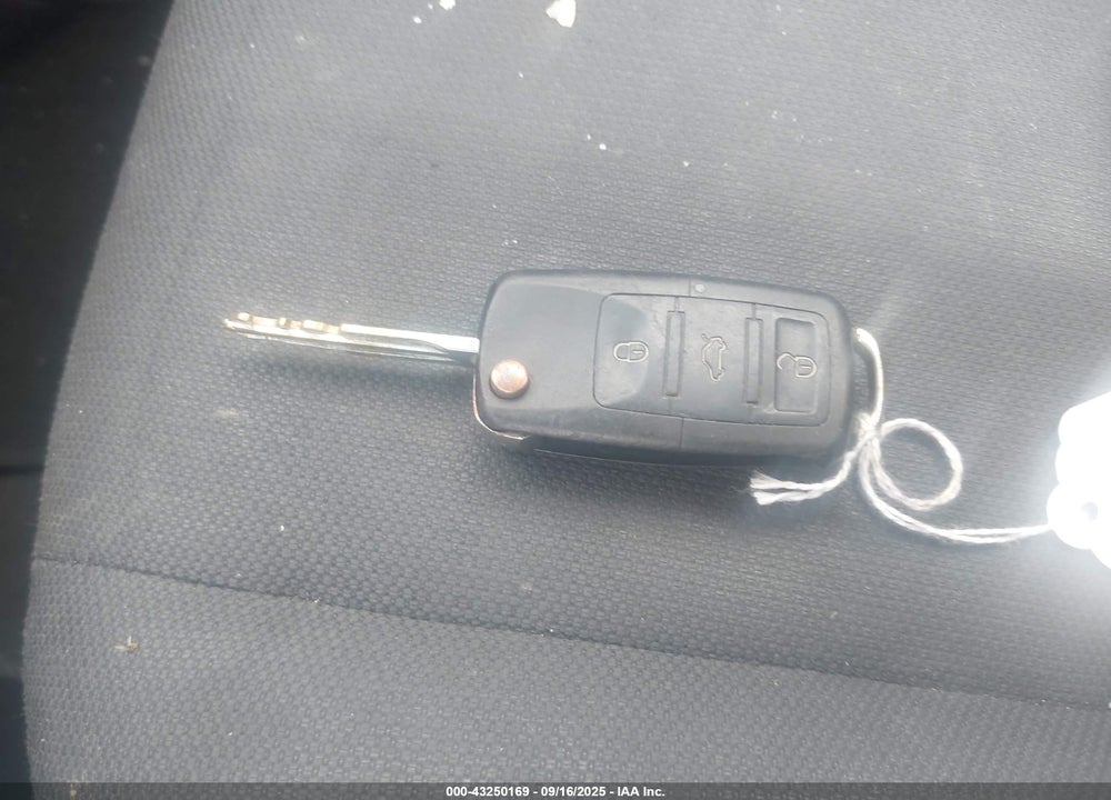 2011 KIA SOUL VIN: KNDJT2A26B7270903