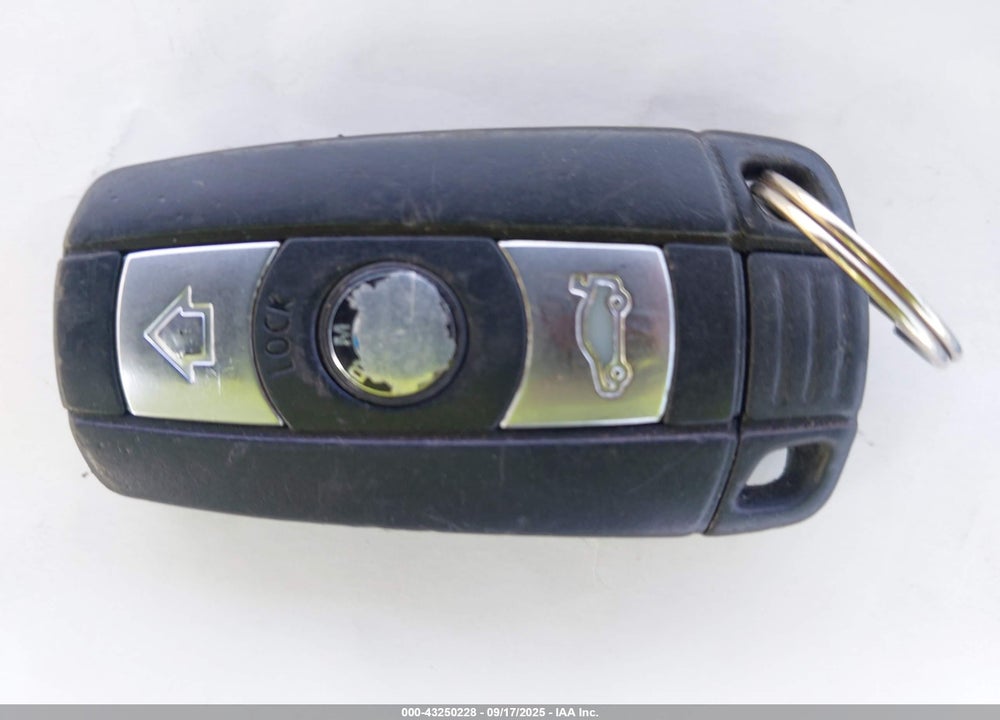 2007 BMW 328I VIN: WBAWV13517P117710