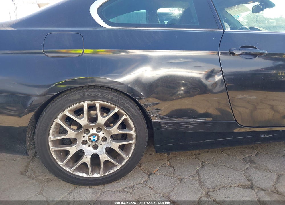 2007 BMW 328I VIN: WBAWV13517P117710