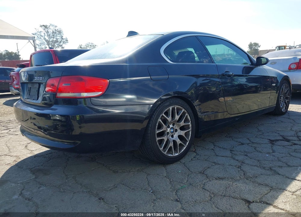 2007 BMW 328I VIN: WBAWV13517P117710