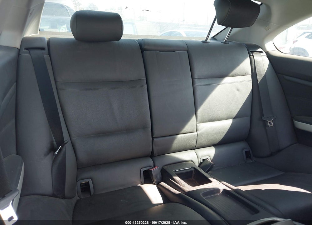 2007 BMW 328I VIN: WBAWV13517P117710