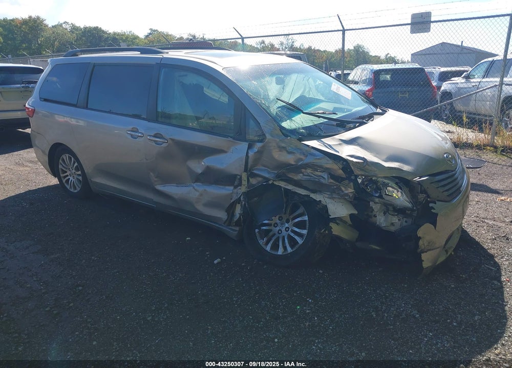 2015 TOYOTA SIENNA XLE 8 PASSENGER VIN: 5TDYK3DC9FS579966
