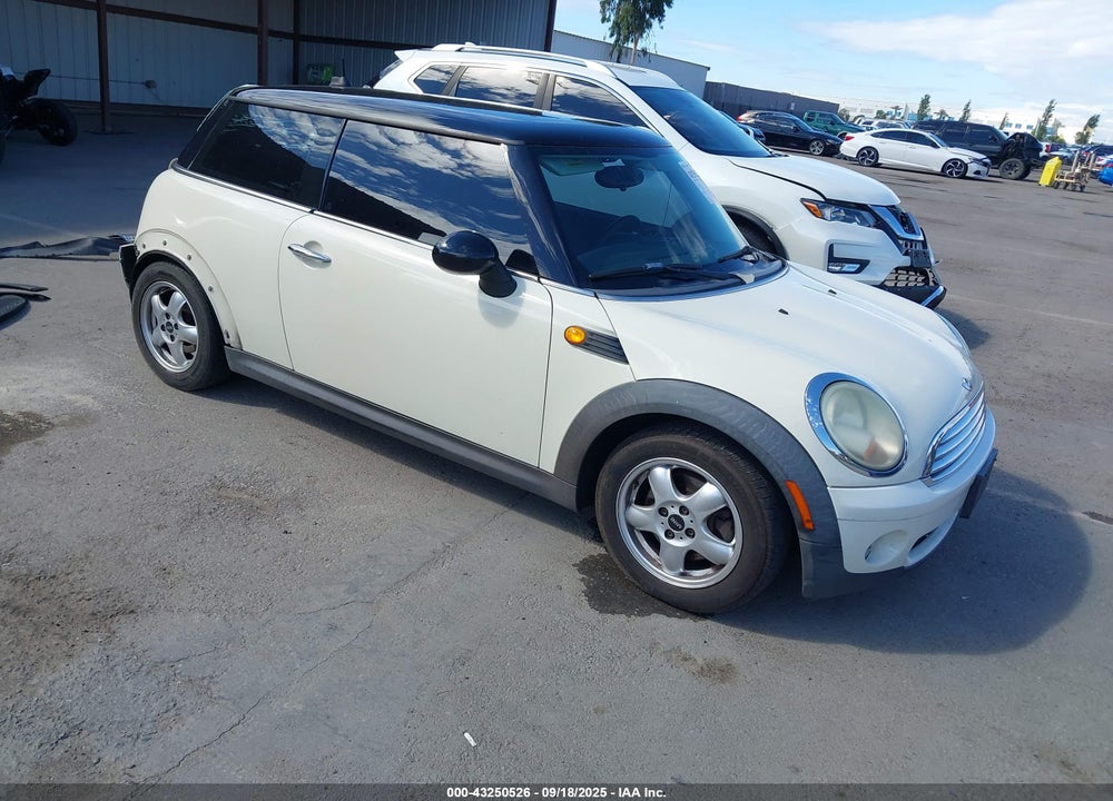 2008 MINI COOPER VIN: WMWMF335X8TT66516