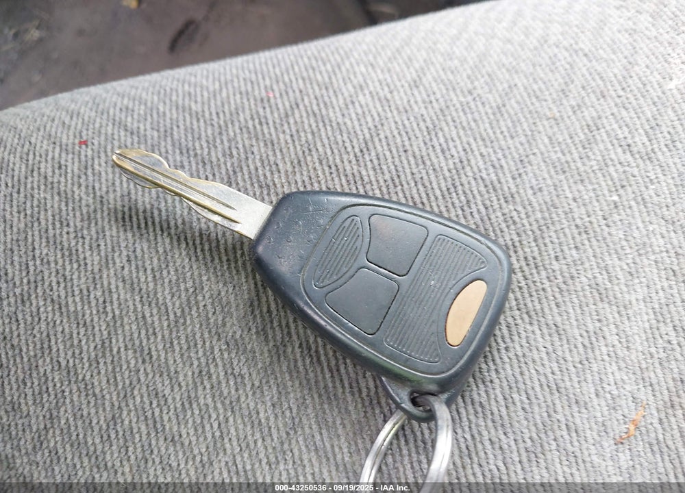 2006 CHRYSLER TOWN & COUNTRY LX VIN: 1A4GP44R46B750986