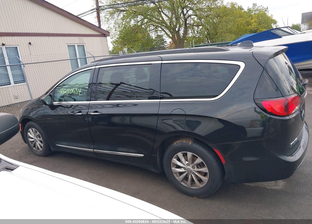 2017 CHRYSLER PACIFICA VIN: 2C4RC1BG4HR621628