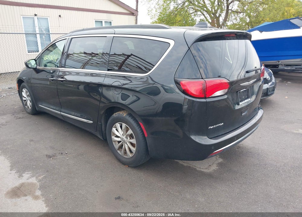 2017 CHRYSLER PACIFICA VIN: 2C4RC1BG4HR621628