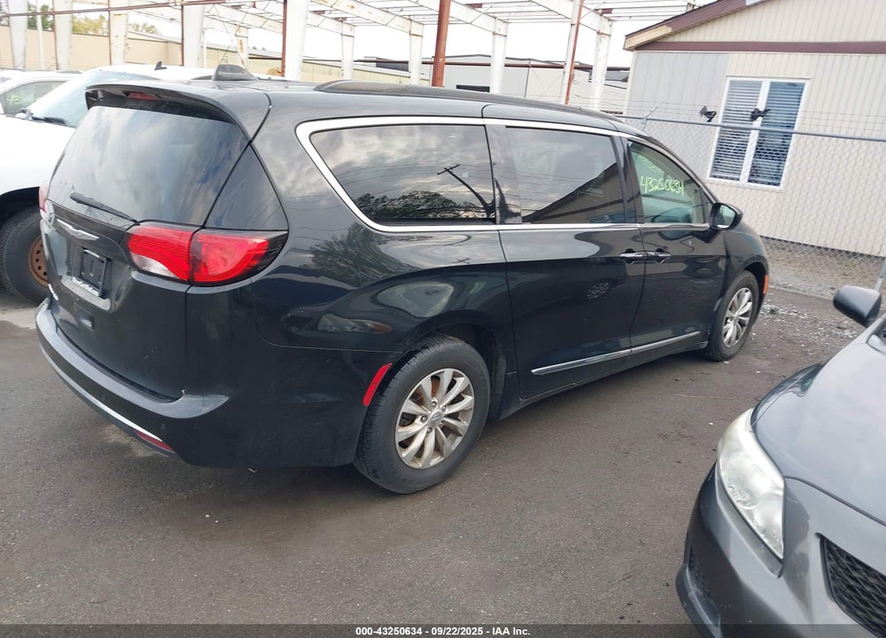 2017 CHRYSLER PACIFICA VIN: 2C4RC1BG4HR621628