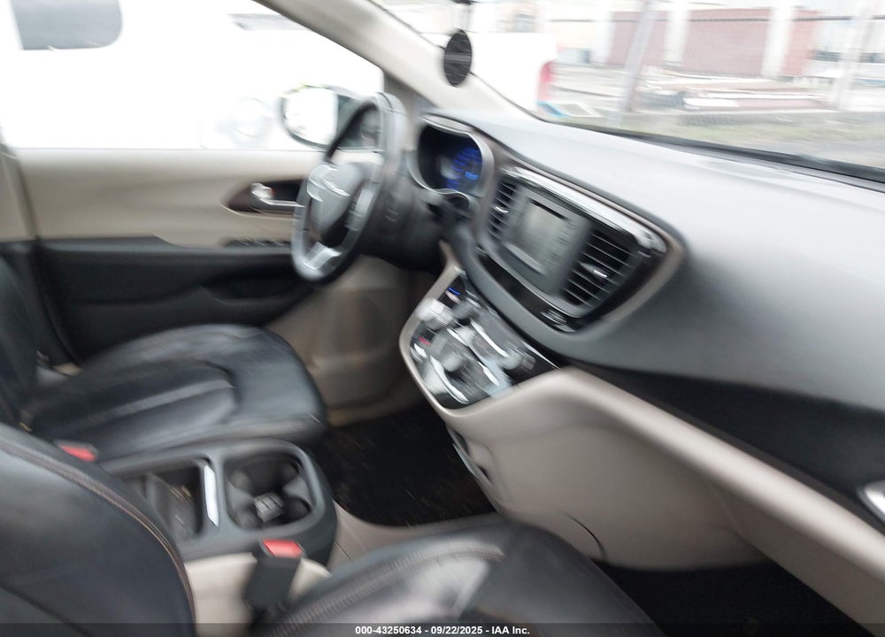 2017 CHRYSLER PACIFICA VIN: 2C4RC1BG4HR621628