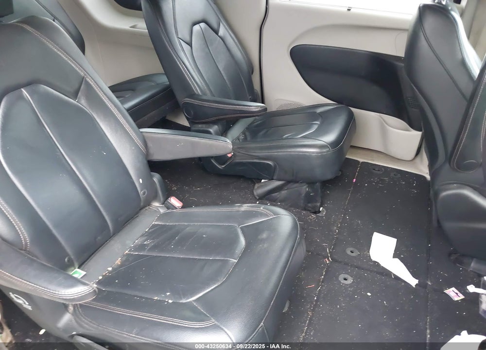 2017 CHRYSLER PACIFICA VIN: 2C4RC1BG4HR621628