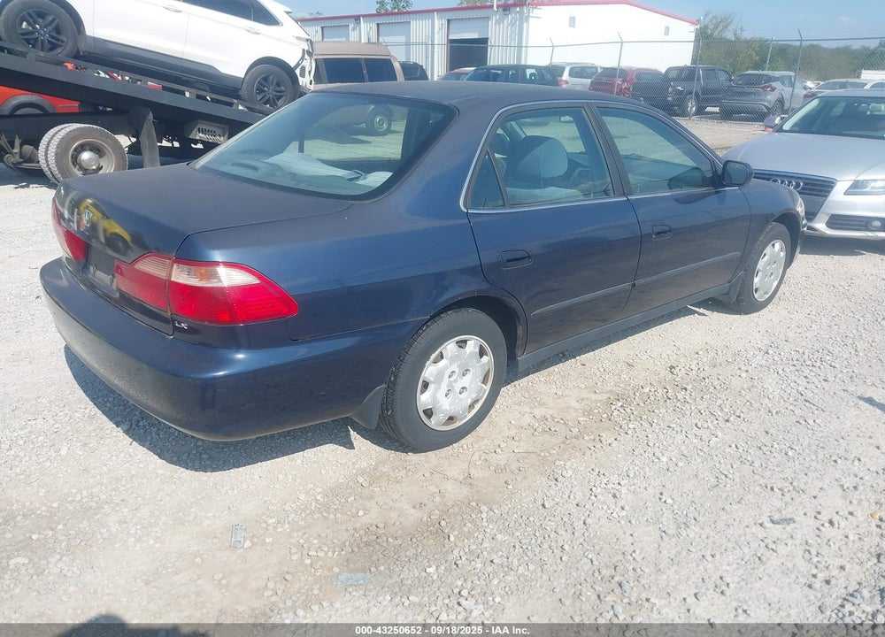 2000 HONDA ACCORD 2.3 LX VIN: 1HGCG5649YA135940