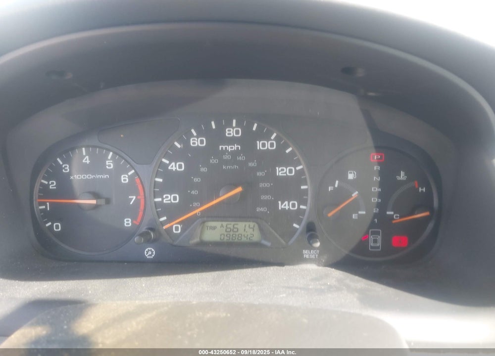 2000 HONDA ACCORD 2.3 LX VIN: 1HGCG5649YA135940