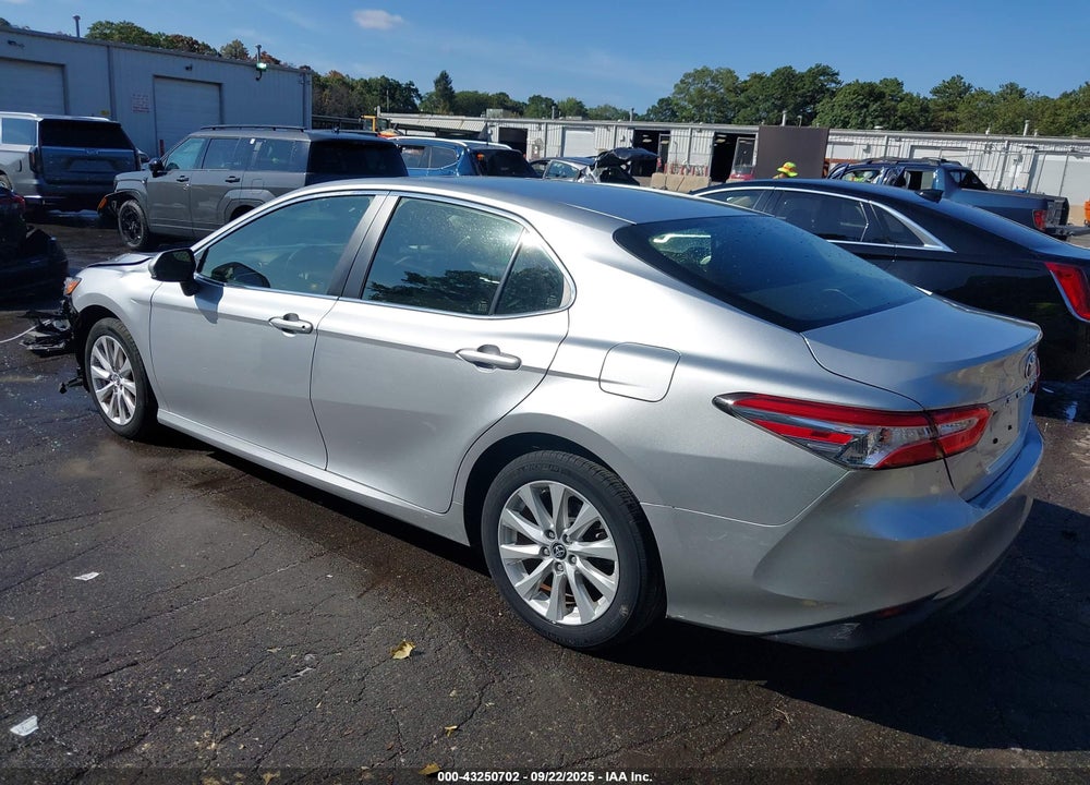 2018 TOYOTA CAMRY LE VIN: JTNB11HK5J3031807