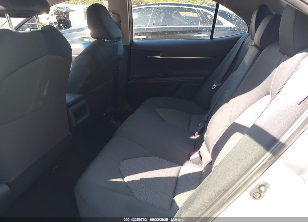 2018 TOYOTA CAMRY LE VIN: JTNB11HK5J3031807