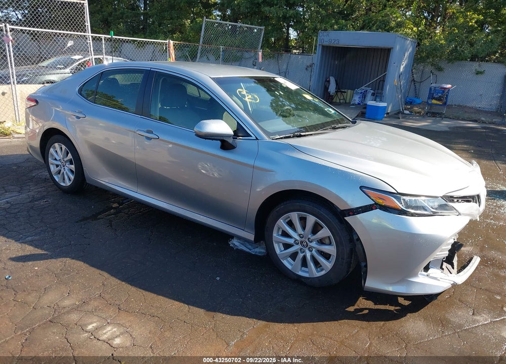 2018 TOYOTA CAMRY LE VIN: JTNB11HK5J3031807