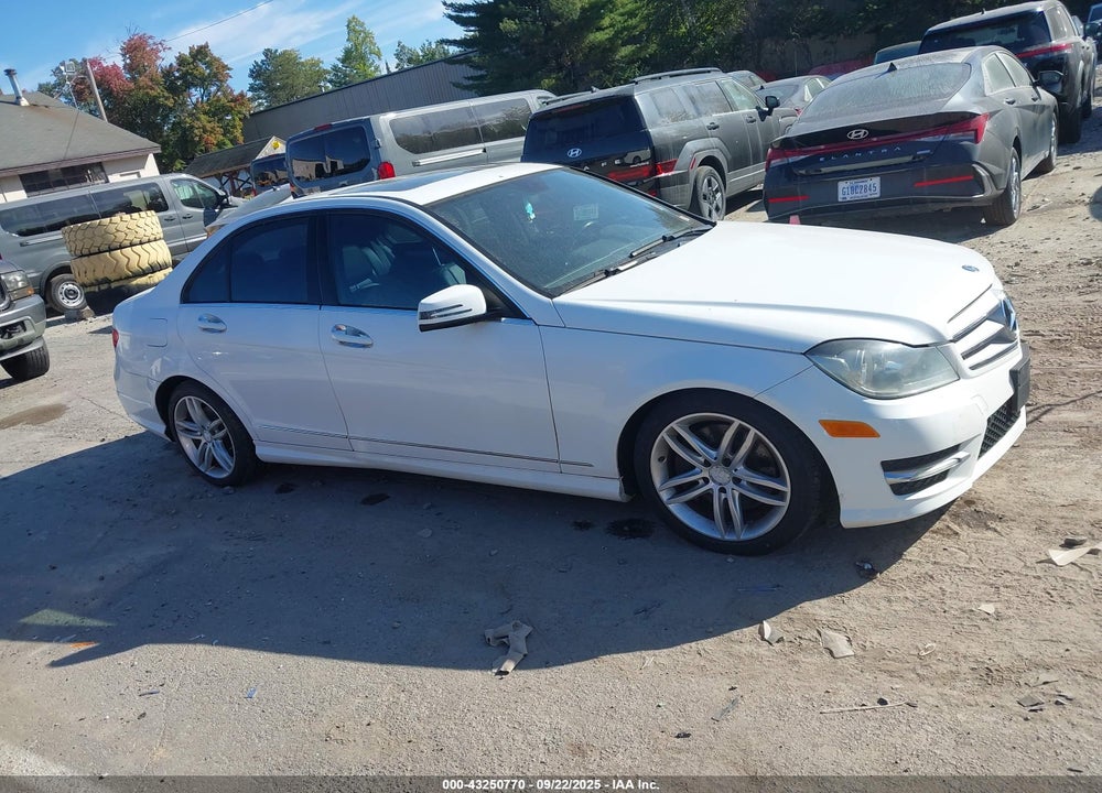 2013 MERCEDES-BENZ C 300 SPORT 4MATIC VIN: WDDGF8AB8DR287011