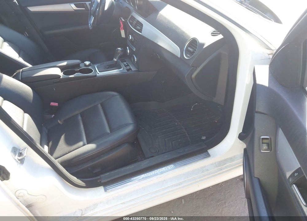 2013 MERCEDES-BENZ C 300 SPORT 4MATIC VIN: WDDGF8AB8DR287011