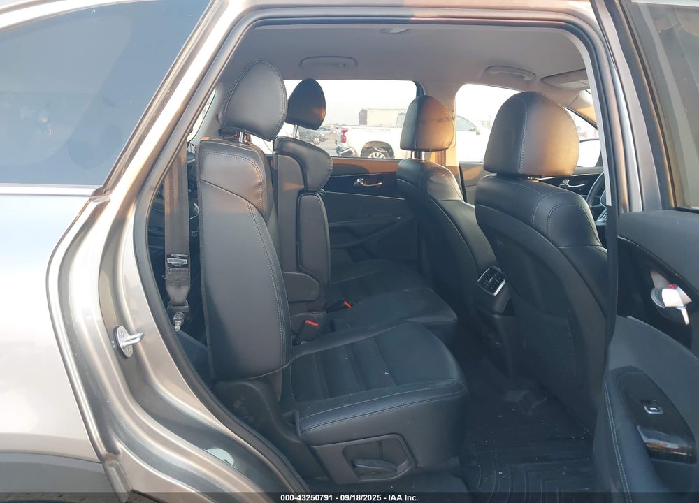 2019 KIA SORENTO VIN: 5XYPH4A53KG523535
