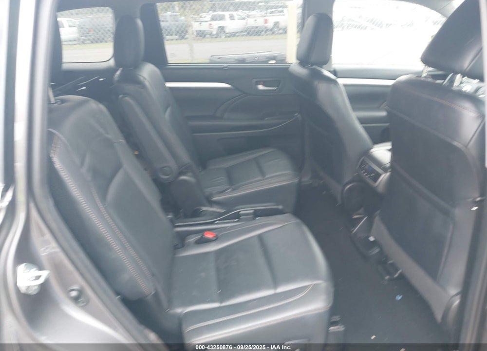 2019 TOYOTA HIGHLANDER VIN: 5TDJZRFH5KS921738