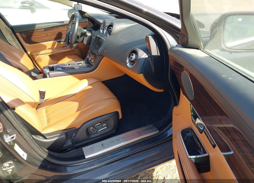 2012 JAGUAR XJ SERIES VIN: SAJWA2GB6CLV31377