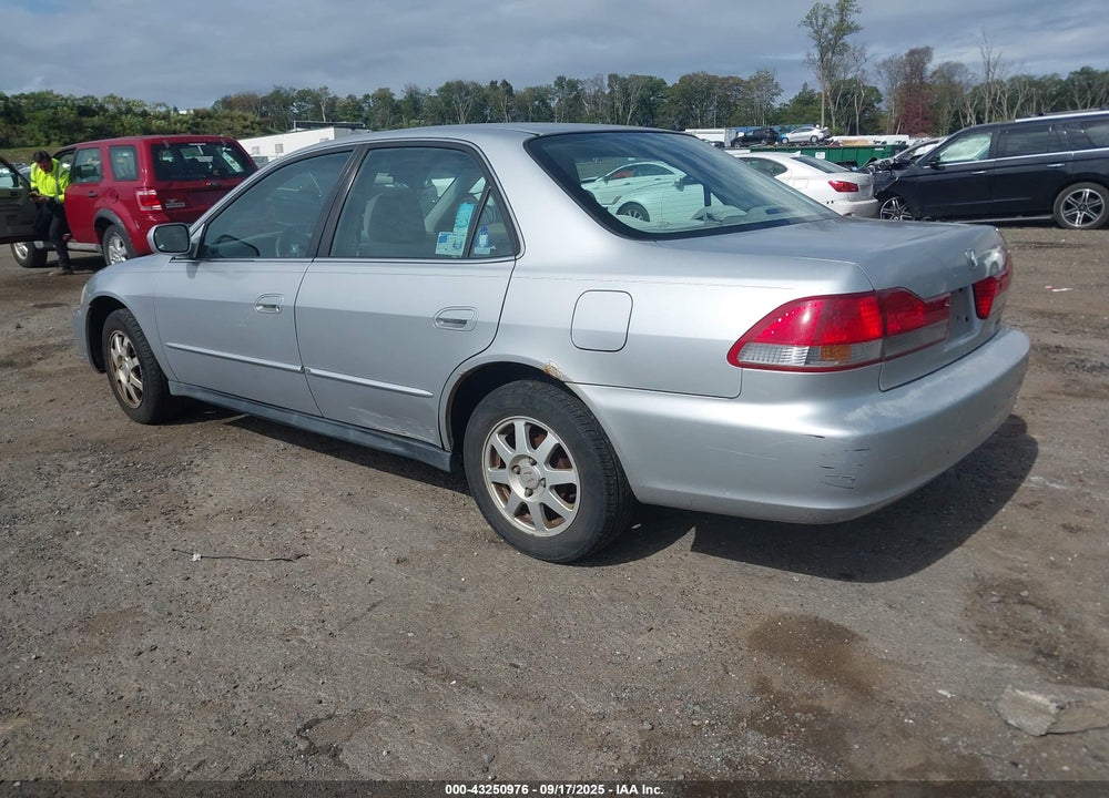 2002 HONDA ACCORD 2.3 EX/2.3 SE VIN: 1HGCG668X2A136918