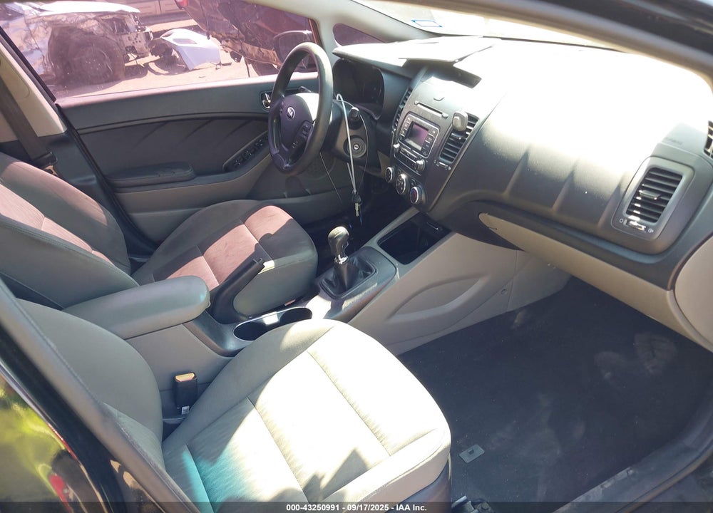 2015 KIA FORTE VIN: KNAFK4A6XF5404799