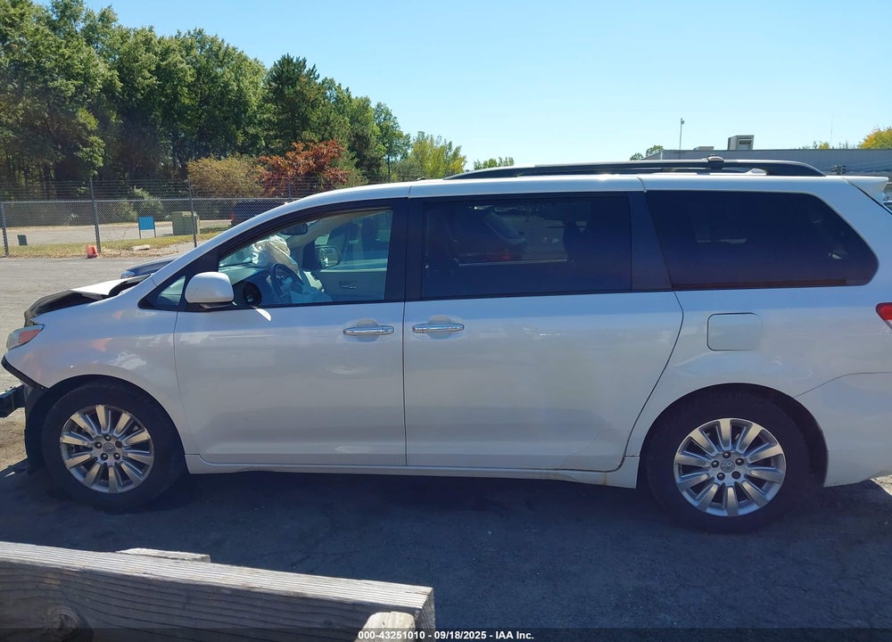 2011 TOYOTA SIENNA LIMITED VIN: 5TDDK3DCXBS004221