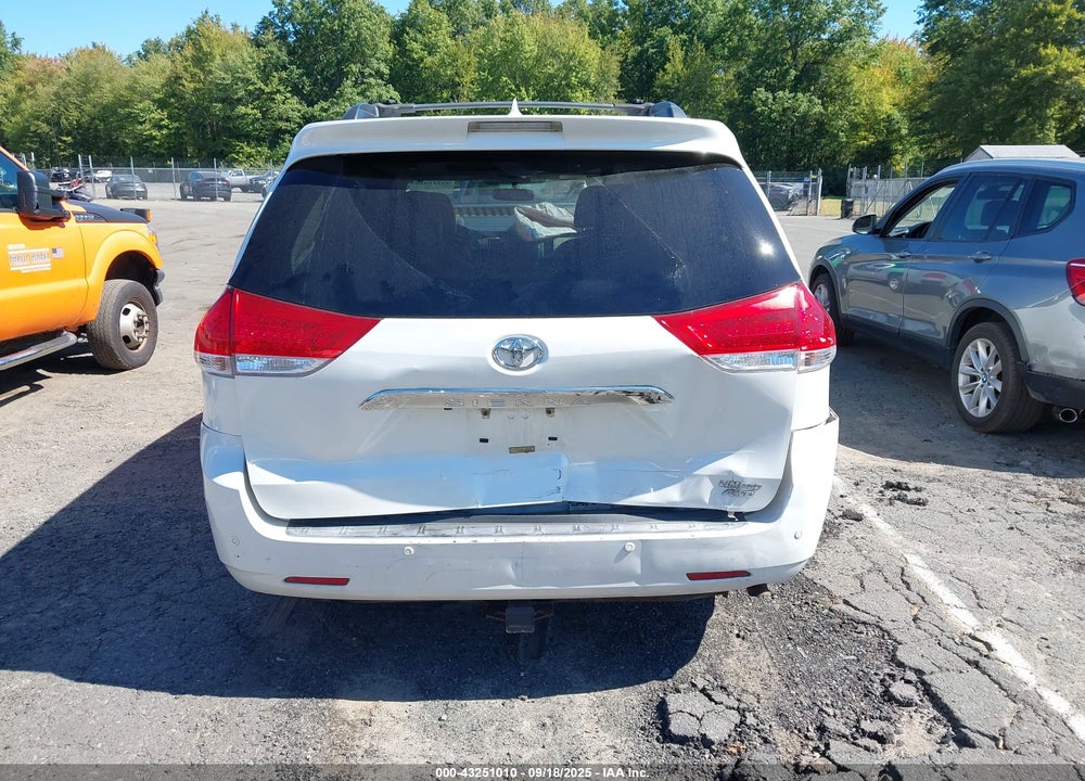 2011 TOYOTA SIENNA LIMITED VIN: 5TDDK3DCXBS004221
