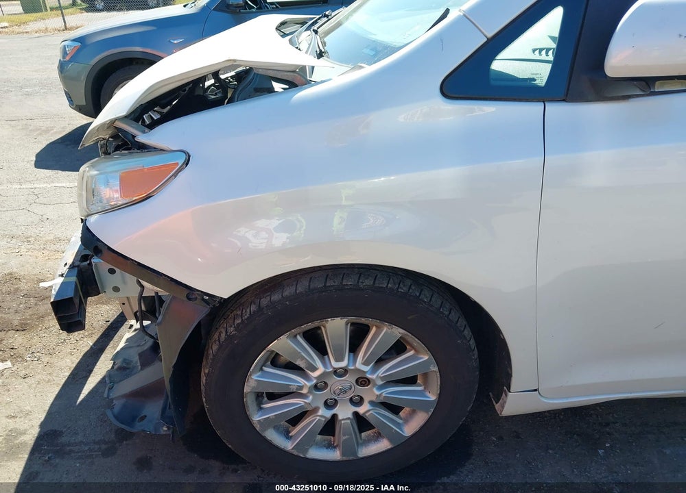 2011 TOYOTA SIENNA LIMITED VIN: 5TDDK3DCXBS004221