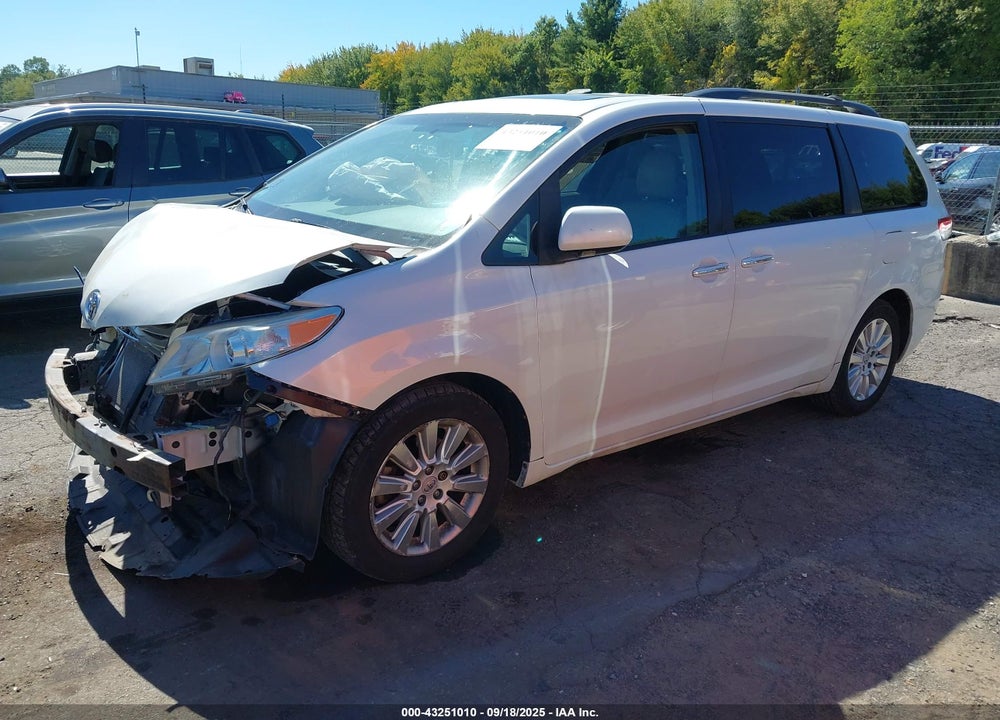 2011 TOYOTA SIENNA LIMITED VIN: 5TDDK3DCXBS004221