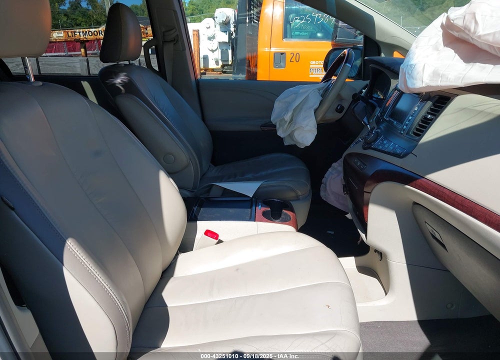 2011 TOYOTA SIENNA LIMITED VIN: 5TDDK3DCXBS004221