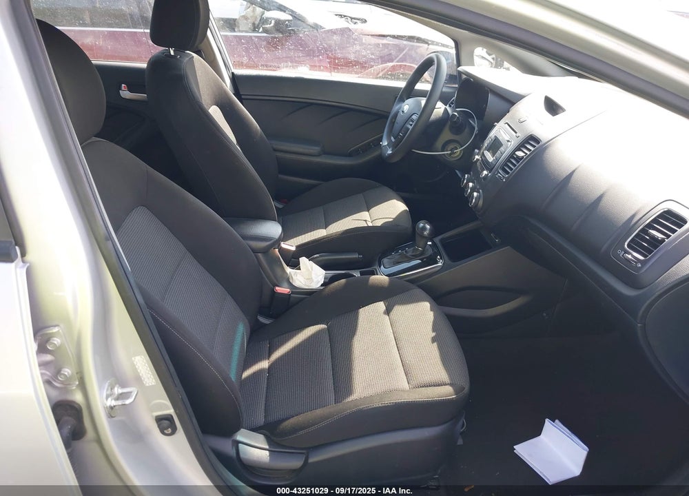 2017 KIA FORTE LX VIN: KNAFK5A81H5680735